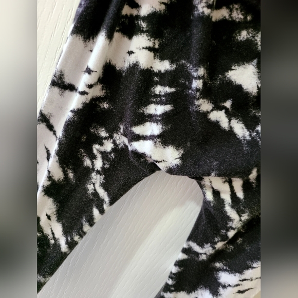 Ready set romper 🖤 - Picture 6 of 7